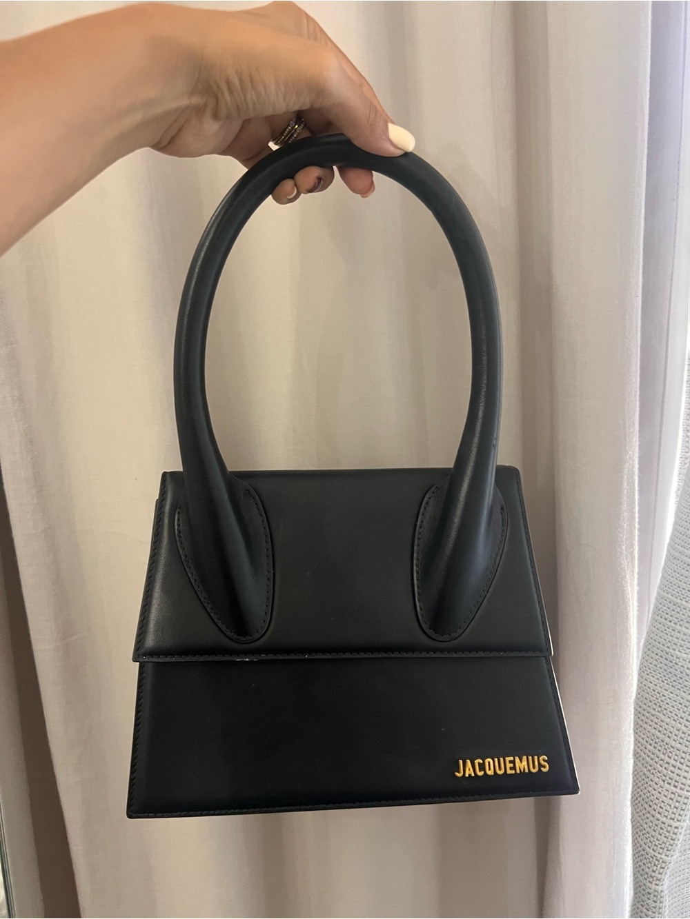JACQUEMUS the large chiquito